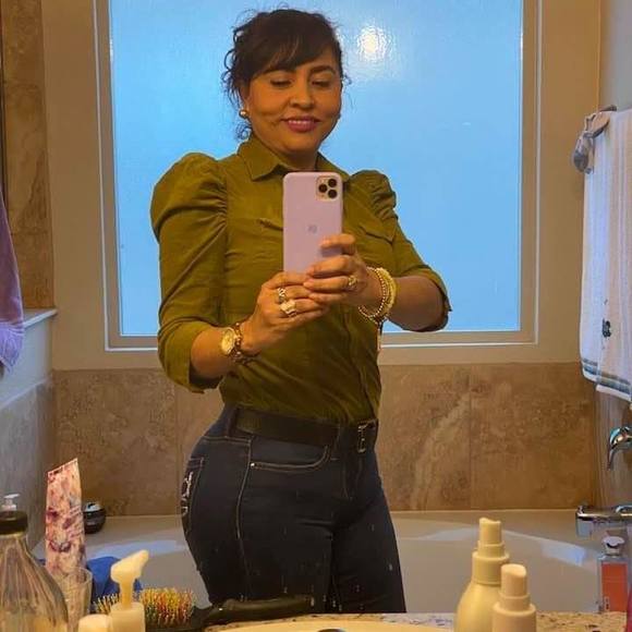 Meet your Posher, Edith - Picture 1 of 1